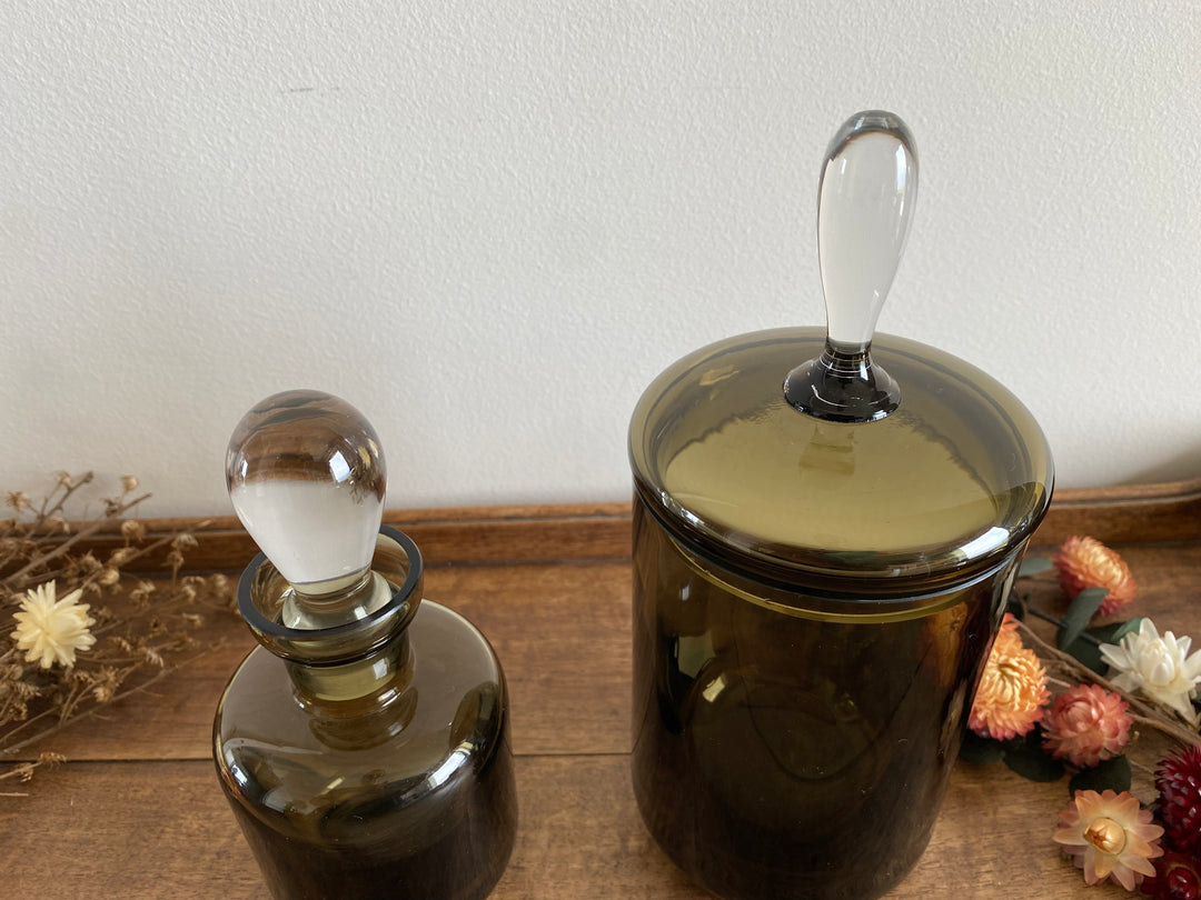 Flacons en verre fumé noir rétro