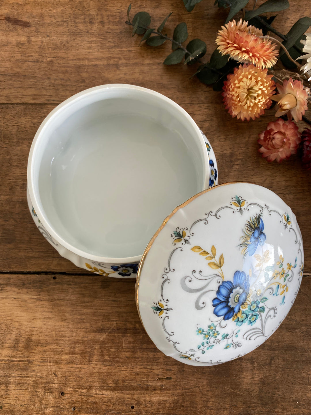 Bonbonnière motifs fleurs bleues Limoges France