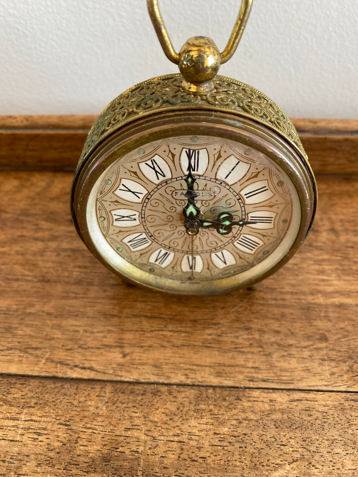 Réveil matin en dentelle de laiton doré