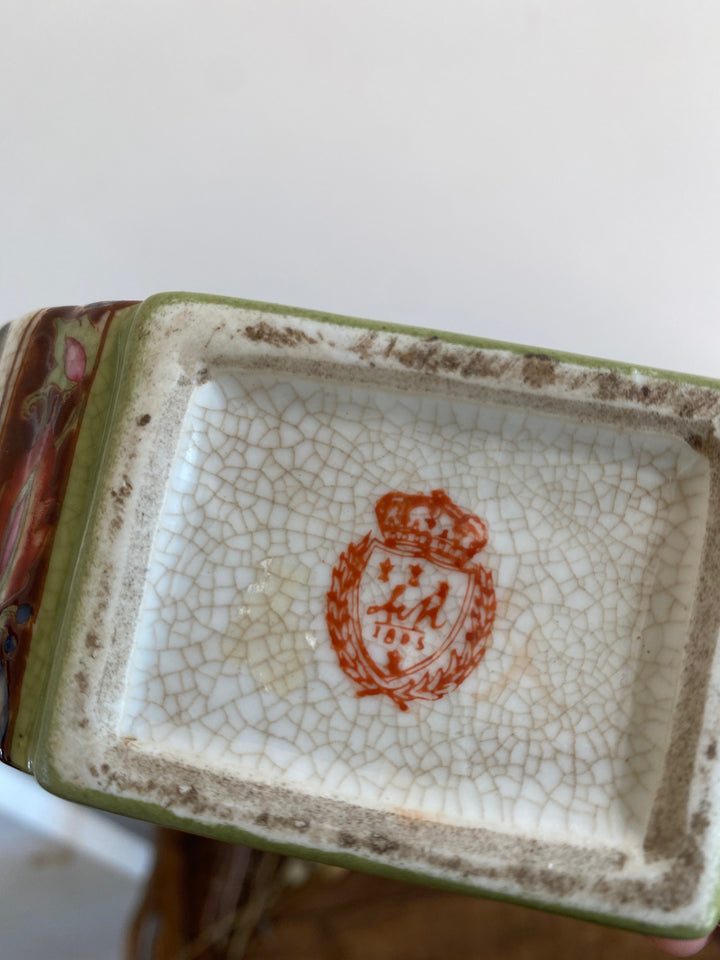 Flacon et pot en porcelaine craquelée Wong Lee 1895
