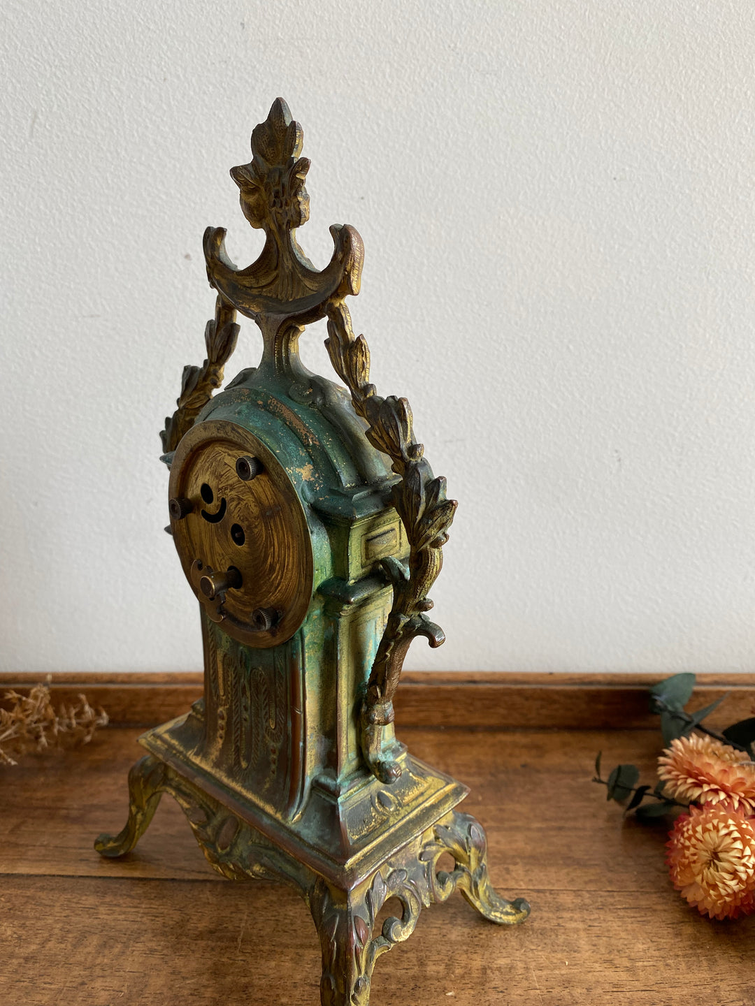 Horloge en régule et laiton XIX ème