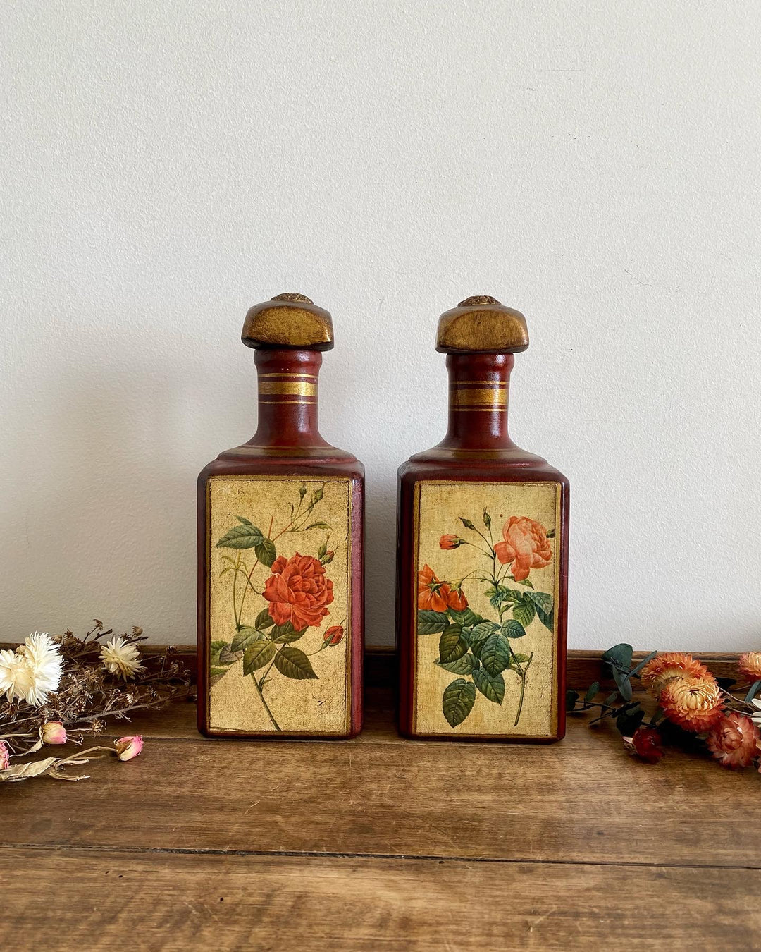 Bouteilles en porcelaine décoratives