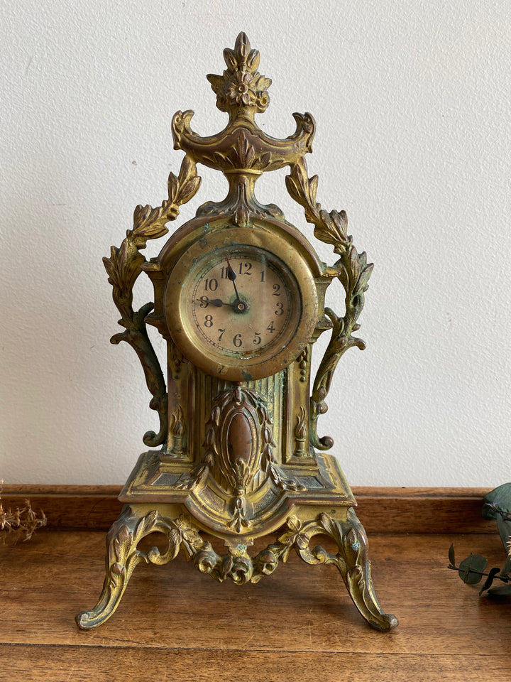 Horloge en régule et laiton XIX ème