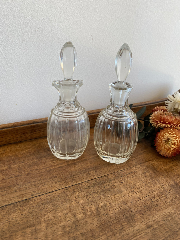 Duo de flacons en verre travaillé