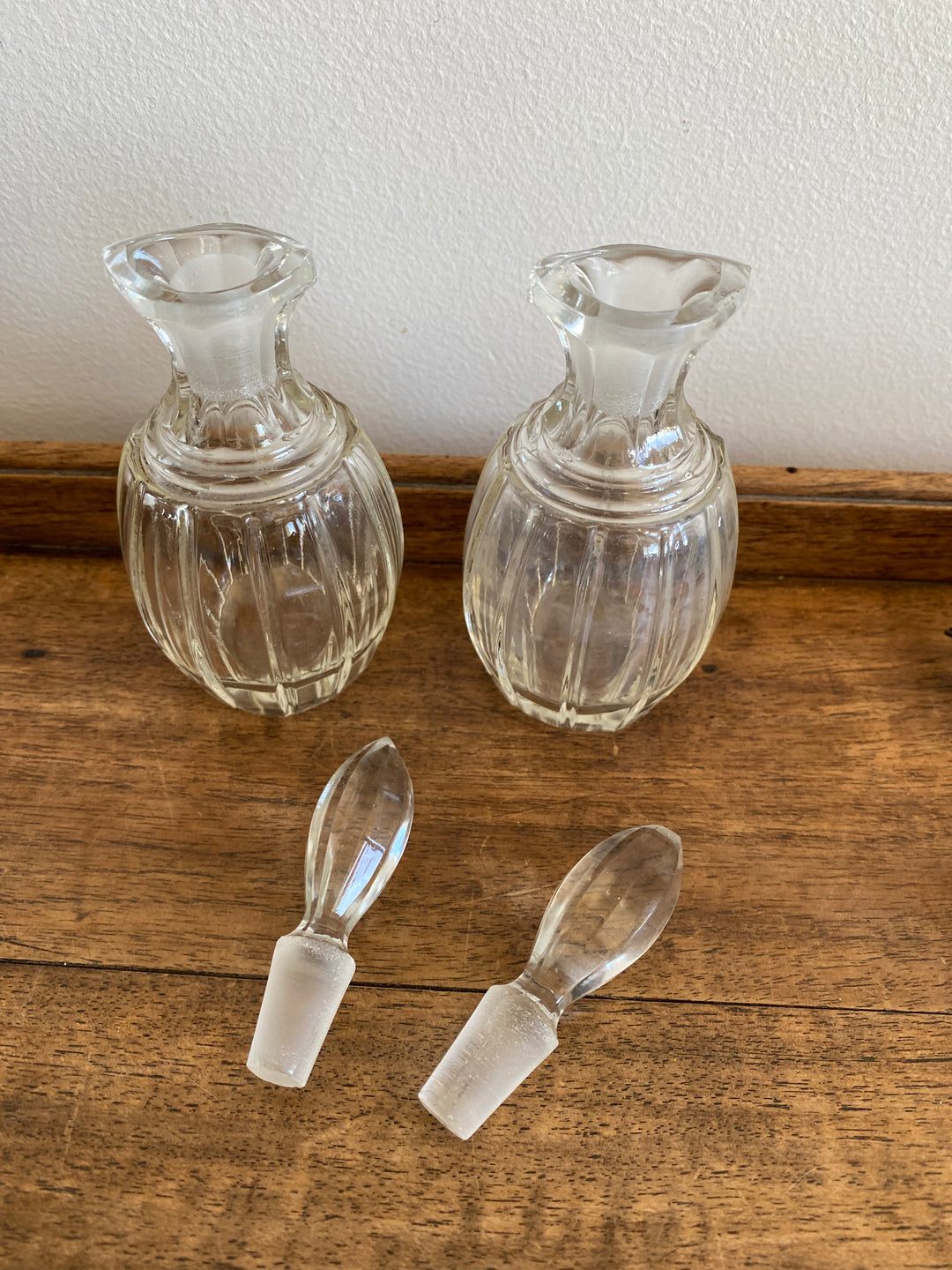 Duo de flacons en verre travaillé