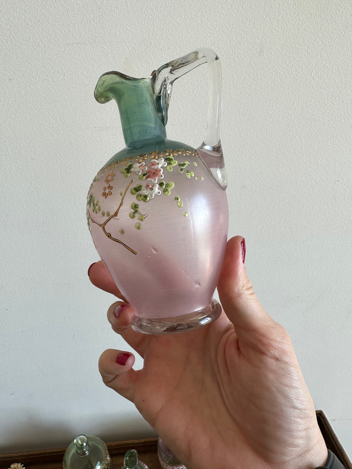 Ensemble en verre rose et vert décoré de petites fleurs peintes à la main verre fumé
