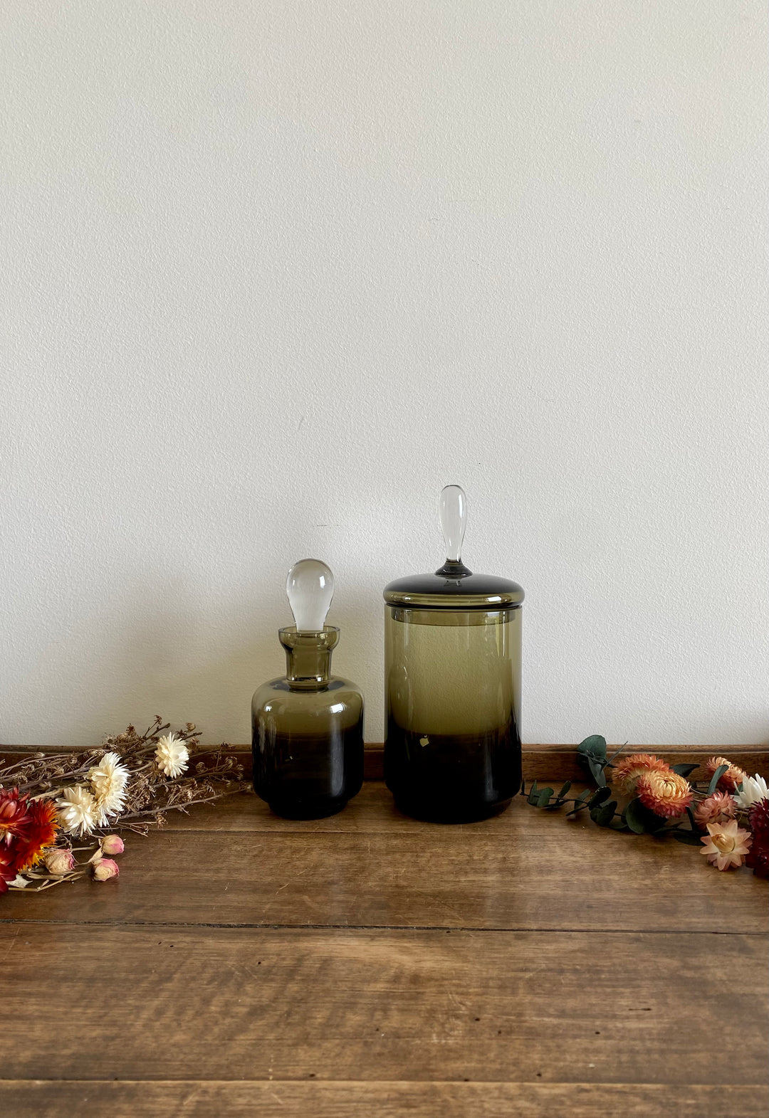 Flacons en verre fumé noir rétro