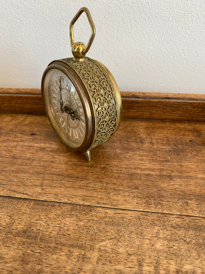 Réveil matin en dentelle de laiton doré