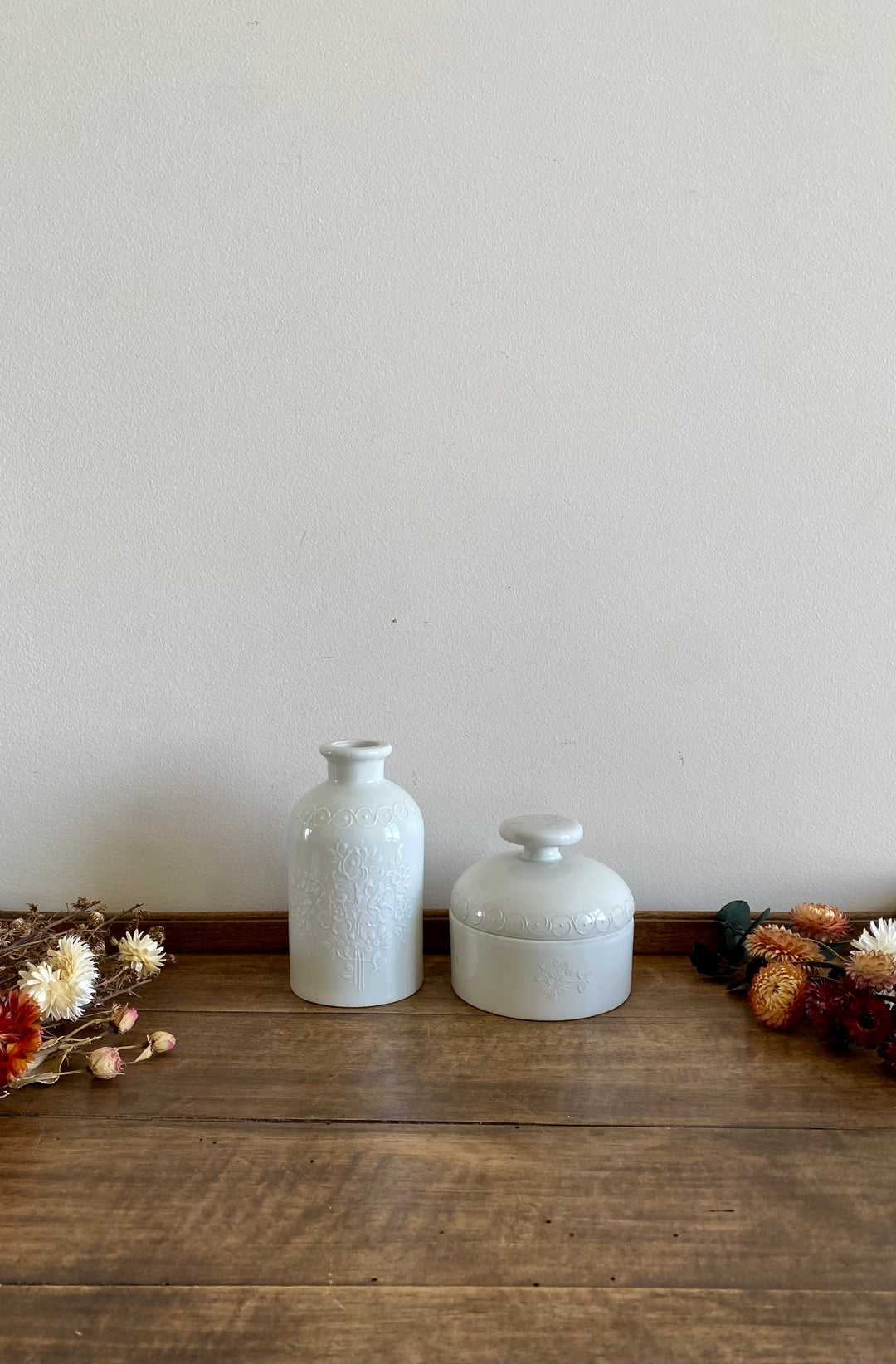 Flacons en porcelaine blanche