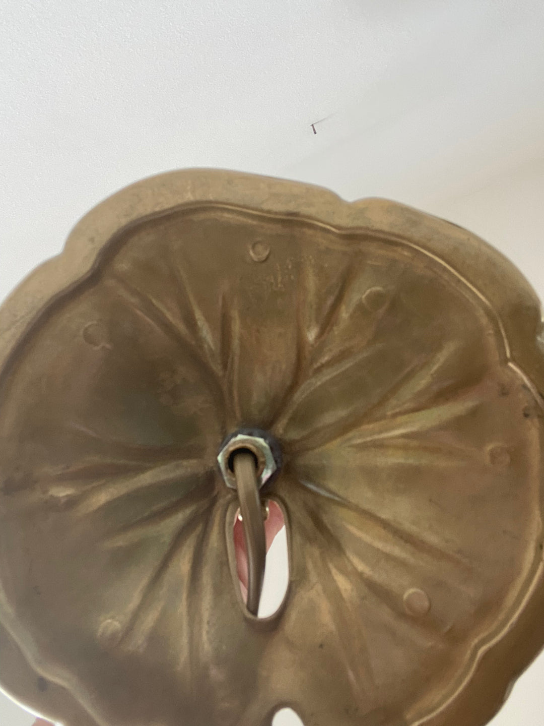 Lampe en laiton fleur nacrée