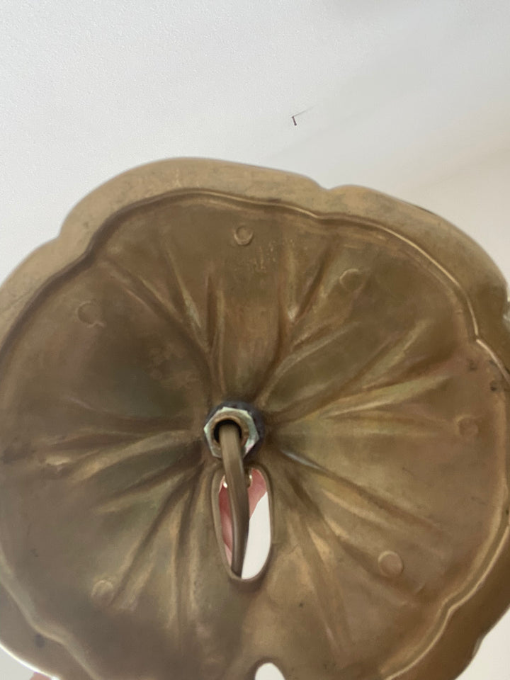 Lampe en laiton fleur nacrée