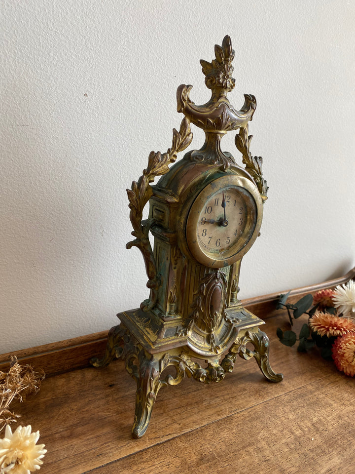 Horloge en régule et laiton XIX ème