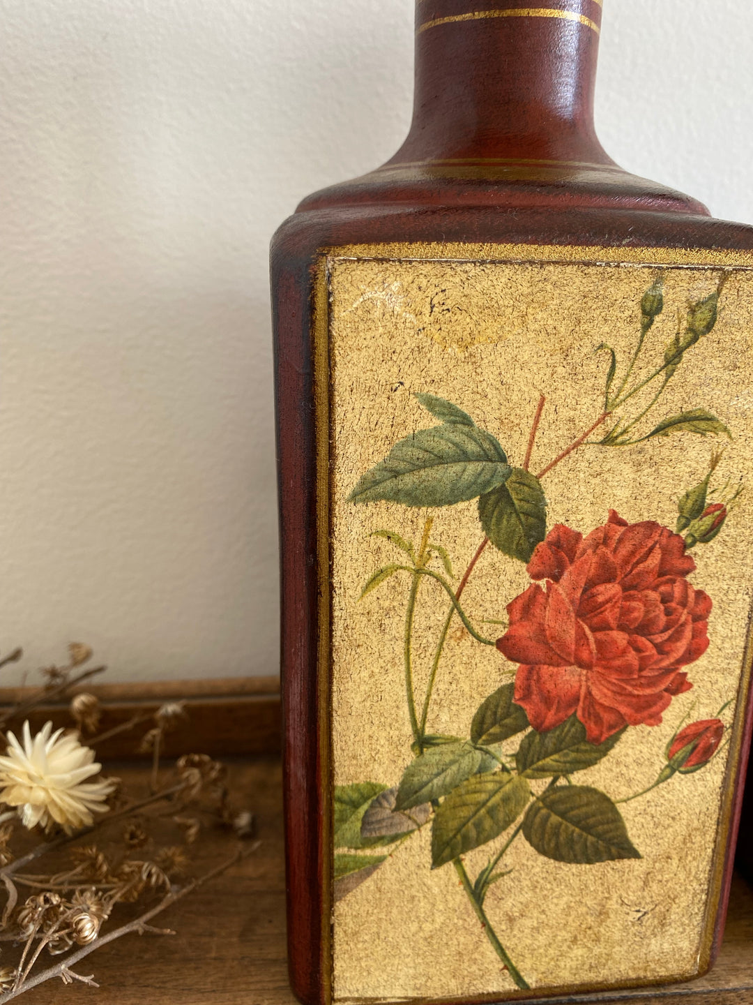 Bouteilles en porcelaine décoratives