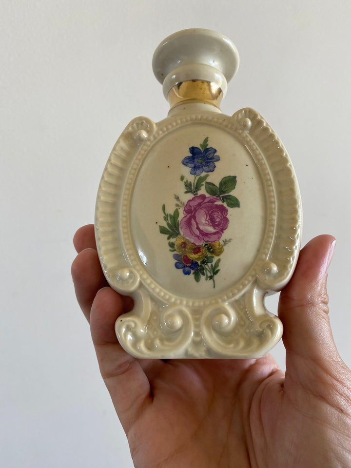 Flacons de salle de bain en porcelaine décoration florale moulures