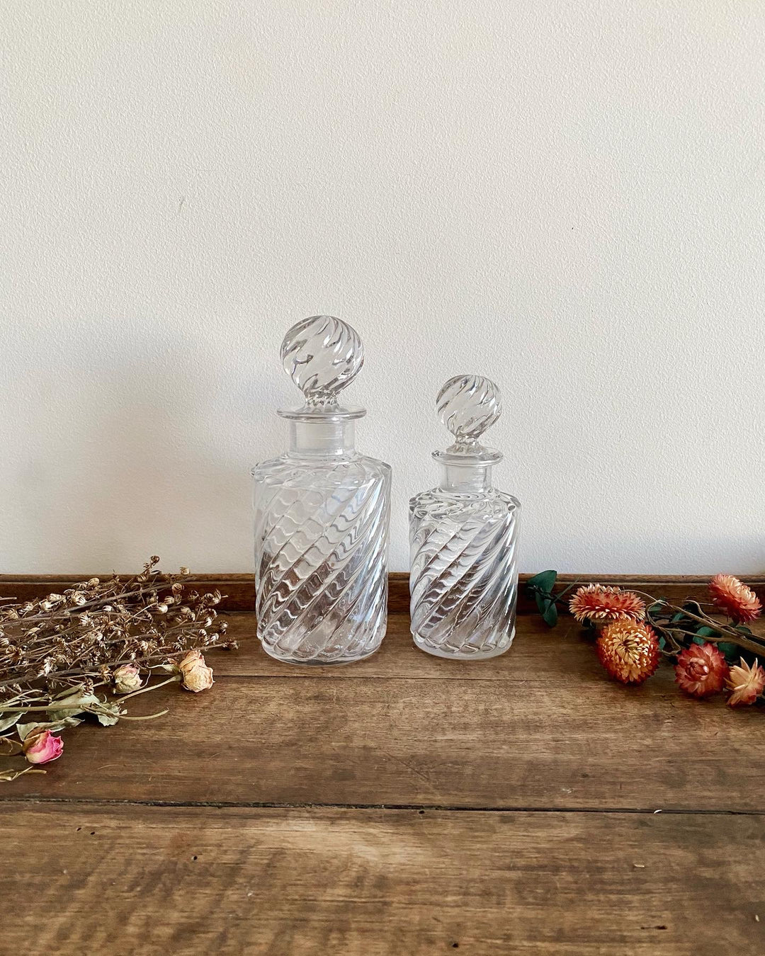 Flacons à parfum anciens en verre torsadé