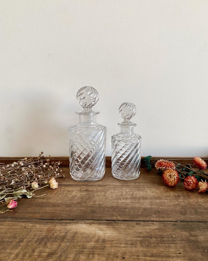 Flacons à parfum anciens en verre torsadé
