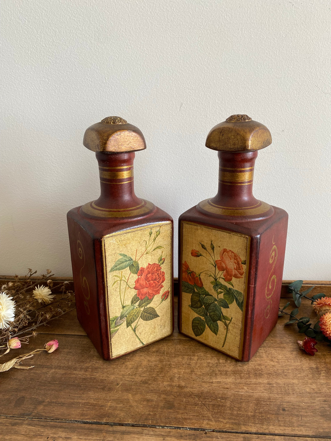 Bouteilles en porcelaine décoratives