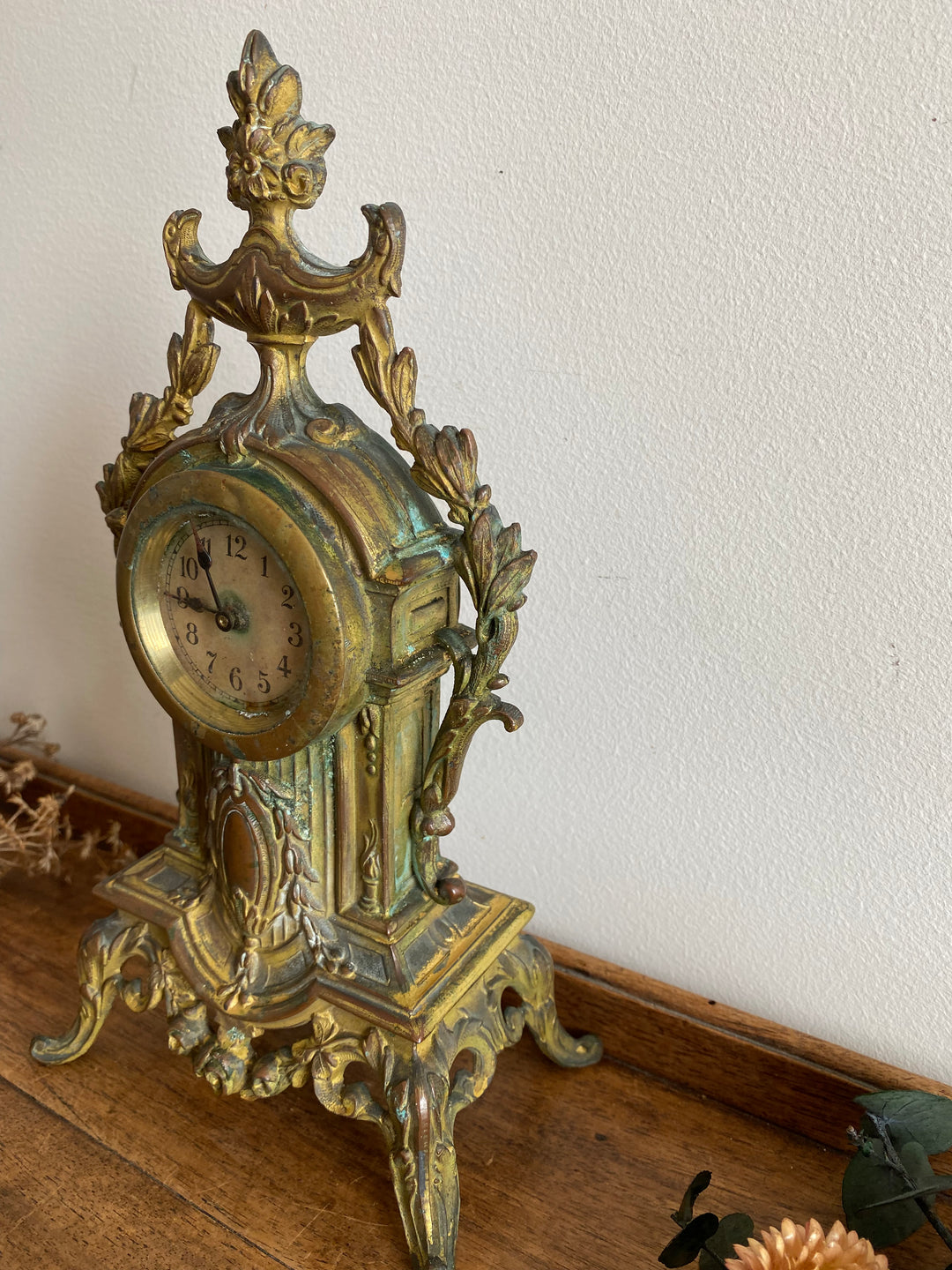 Horloge en régule et laiton XIX ème