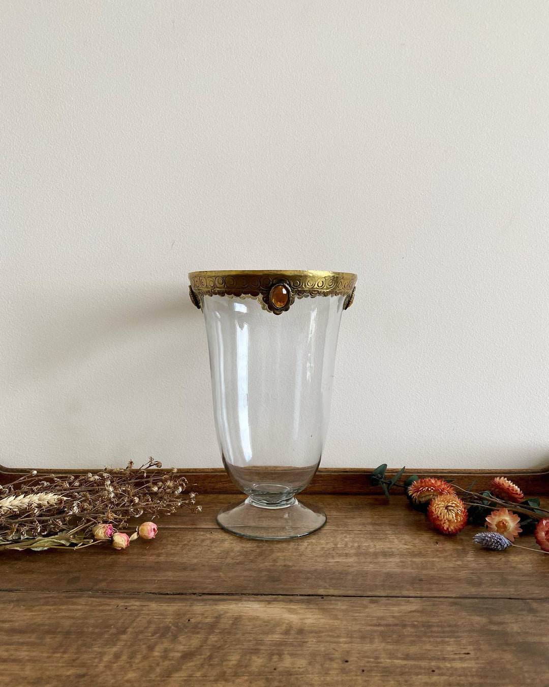 Vase en verre sur pied ancien bordure dorée