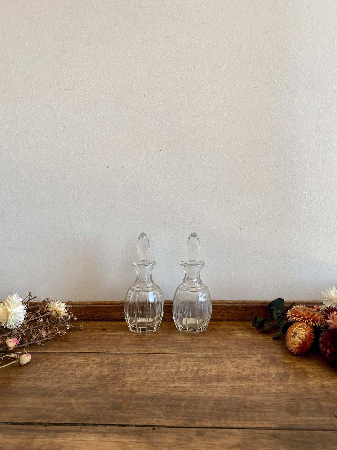 Duo de flacons en verre travaillé