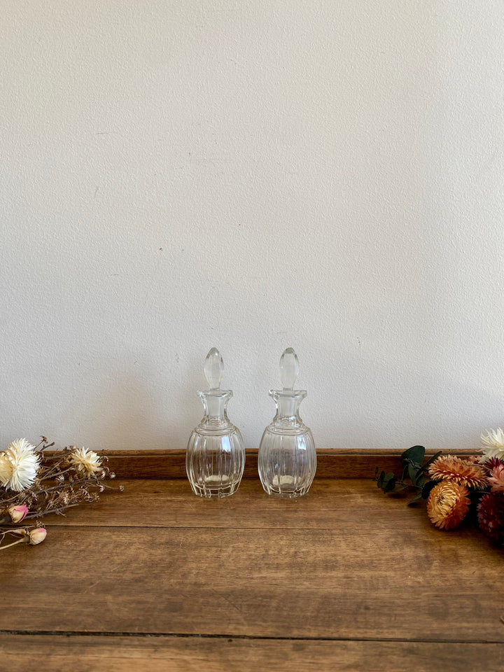 Duo de flacons en verre travaillé
