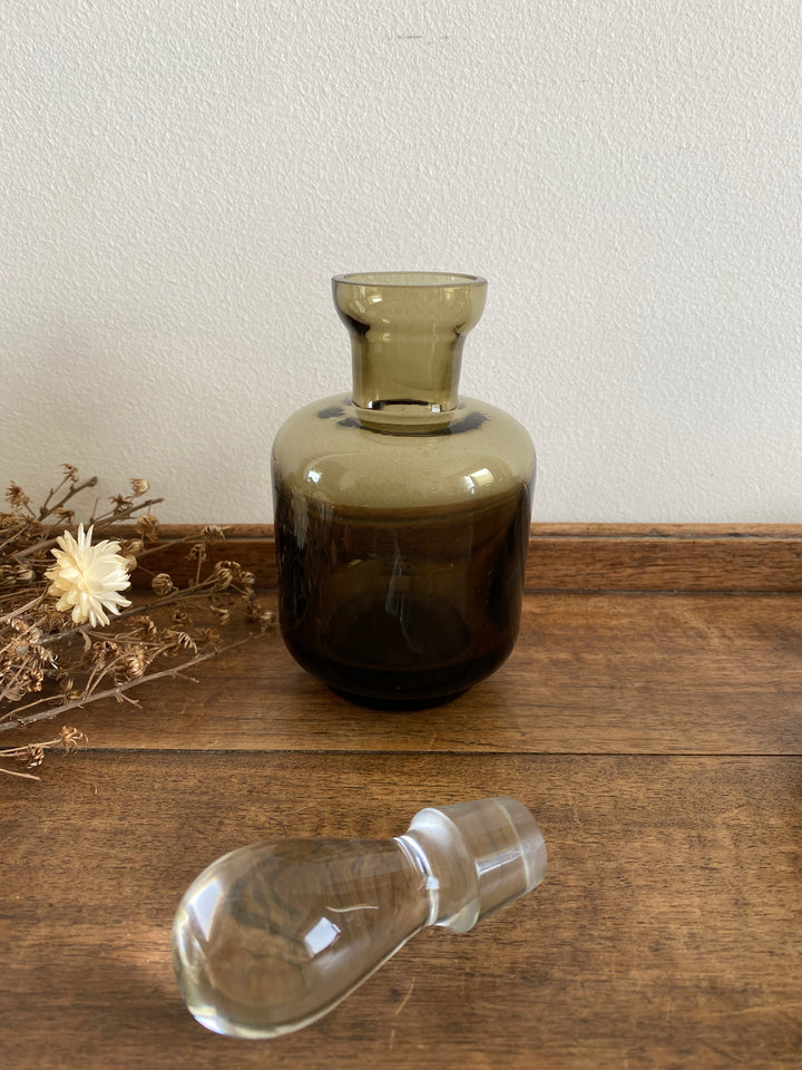 Flacons en verre fumé noir rétro