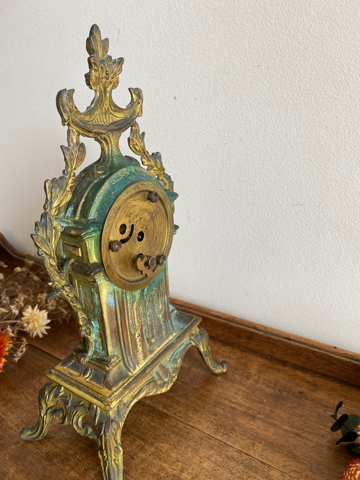 Horloge en régule et laiton XIX ème
