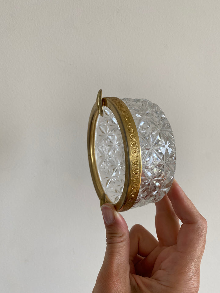 Cendrier en verre coupé et armature dorée