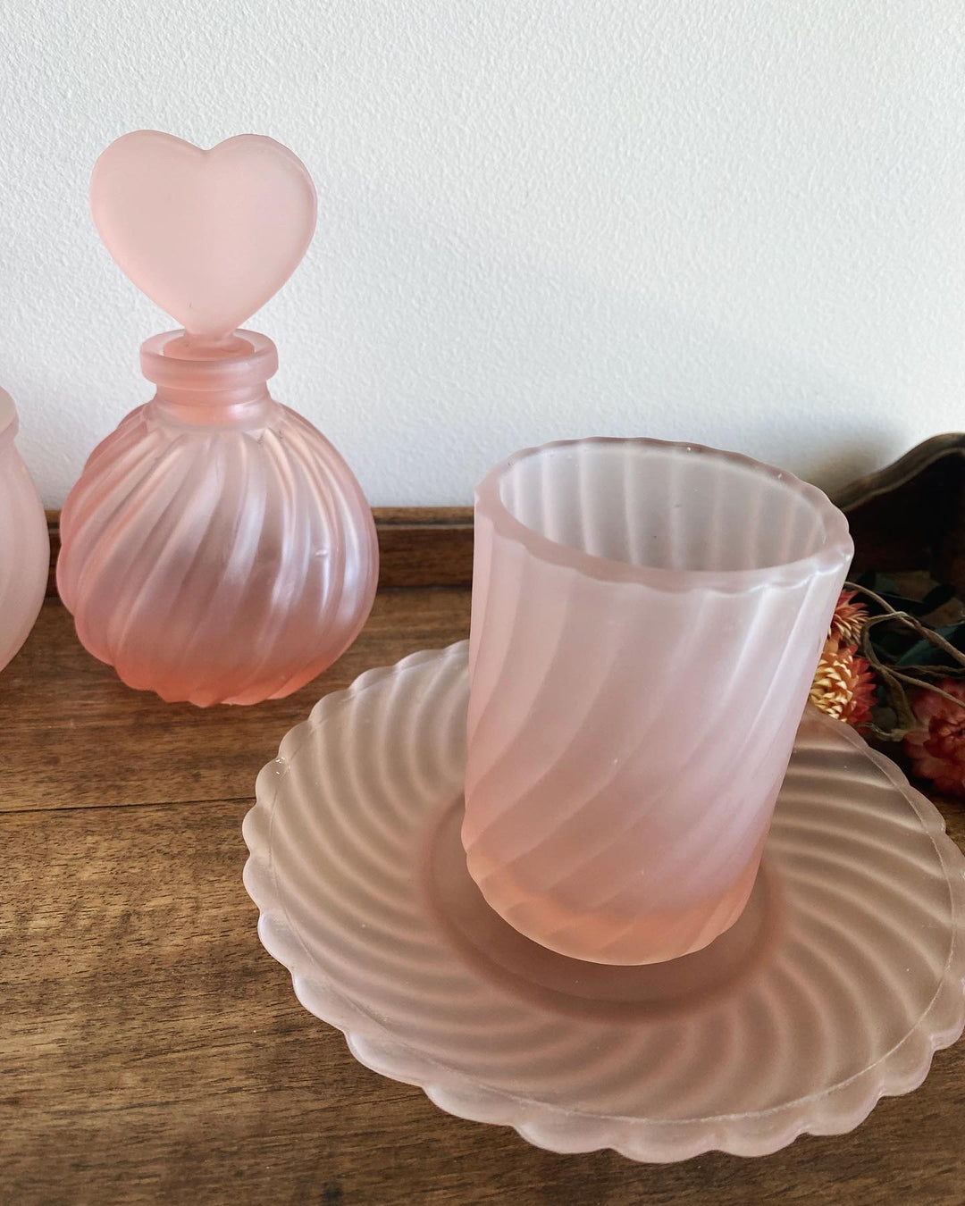 Ensemble de salle de bain en verre fumé rose torsadé