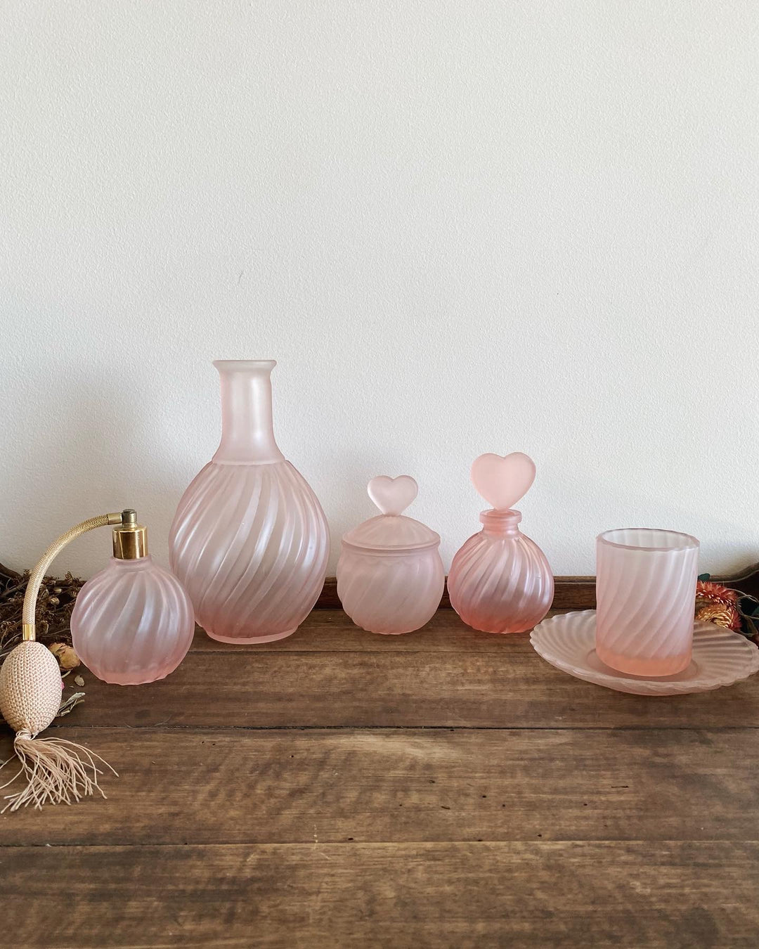 Ensemble de salle de bain en verre fumé rose torsadé
