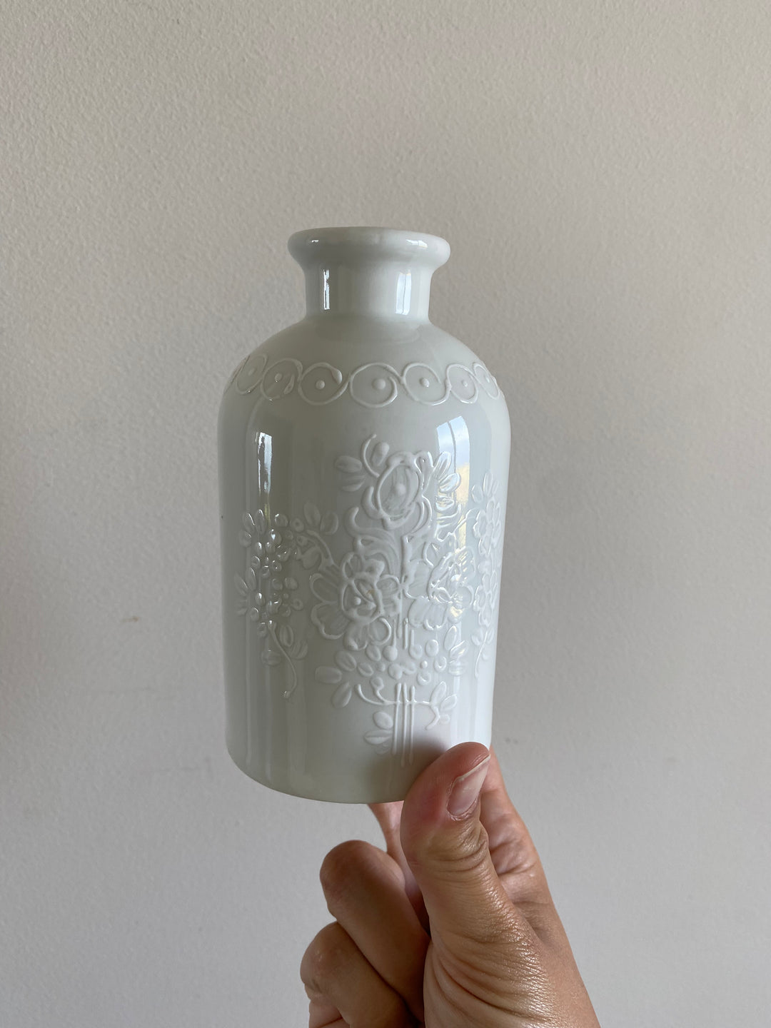 Flacons en porcelaine blanche