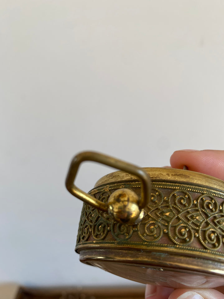 Réveil matin en dentelle de laiton doré