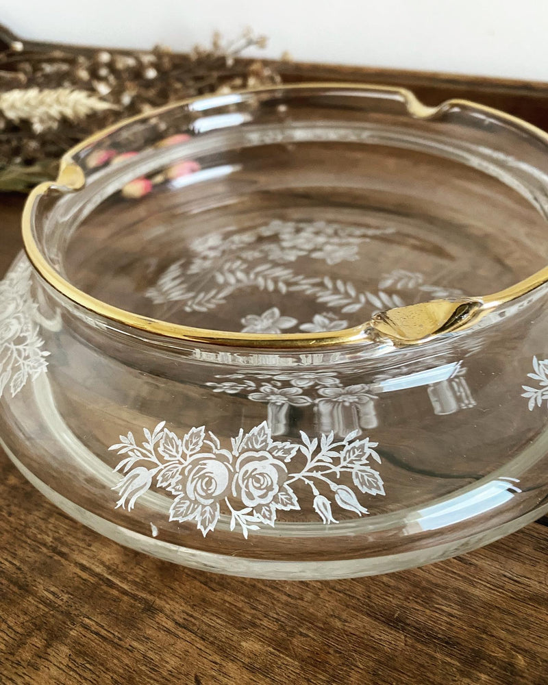Cendrier en verre transparent avec bordure dorée