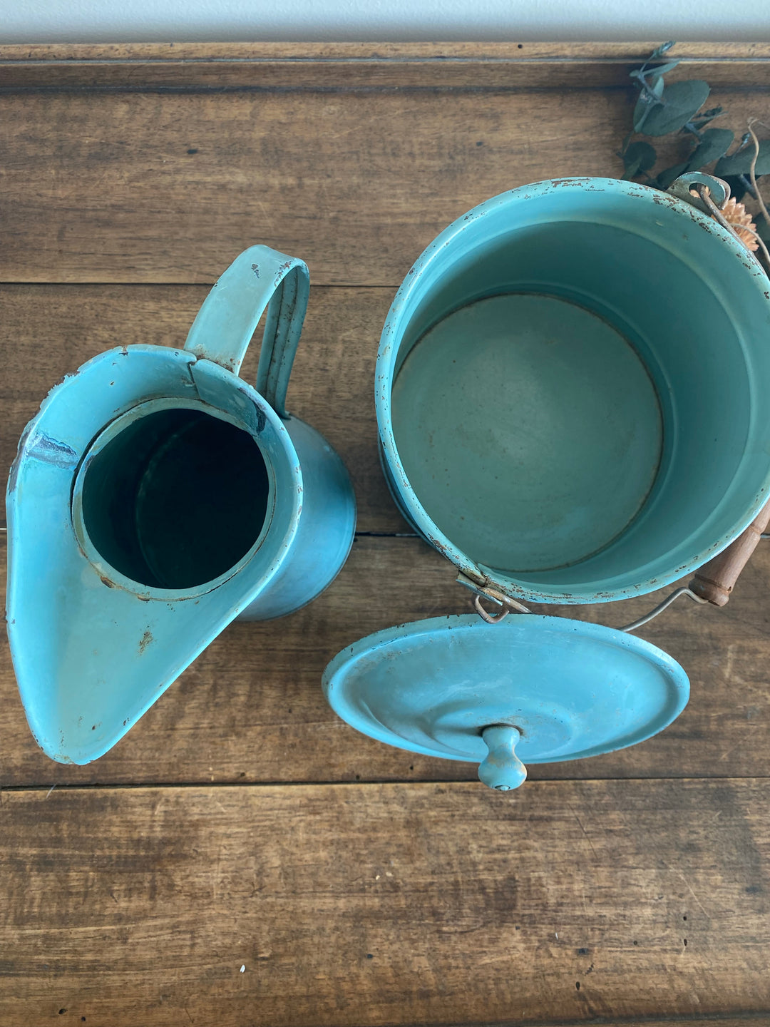 Broc bleu avec son pot assorti