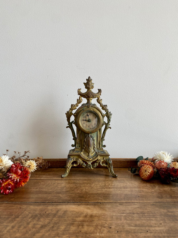 Horloge en régule et laiton XIX ème