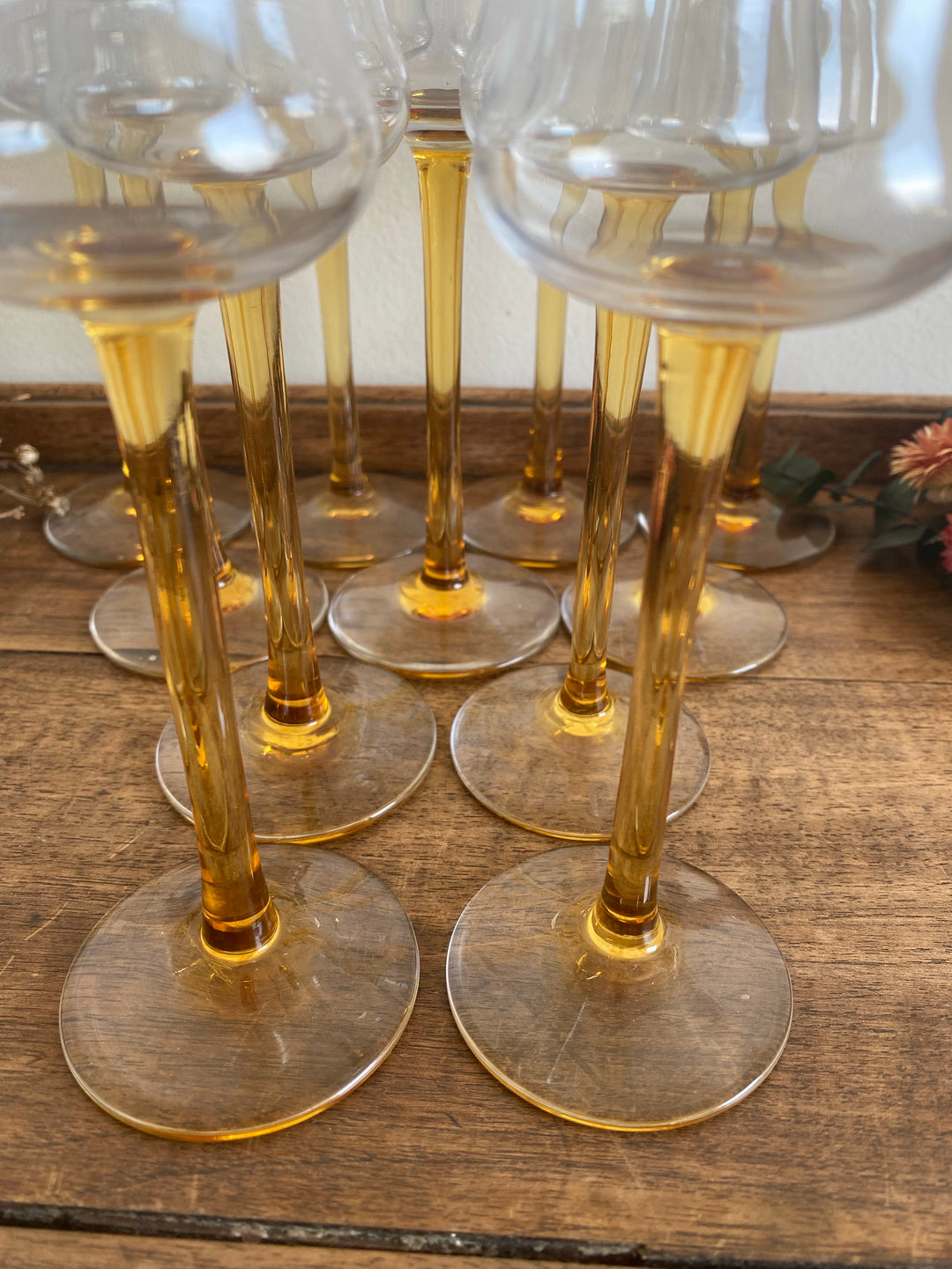 Verres à liqueur sur pieds hauts ocre