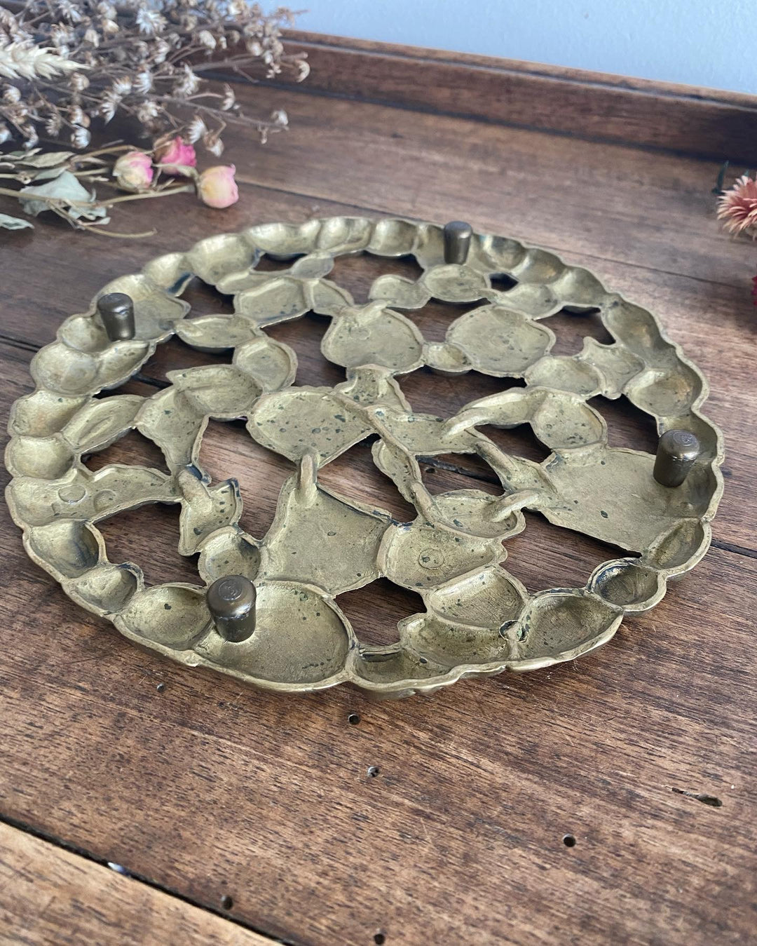 Dessous de plat rond laiton doré avec coquillage