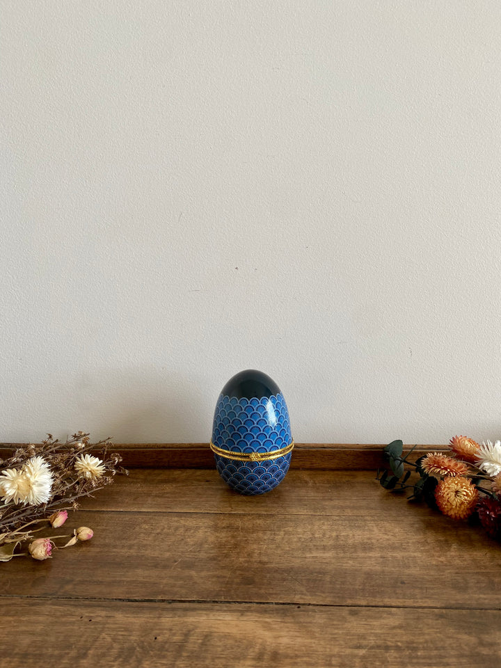 Œuf décoratif en porcelaine
