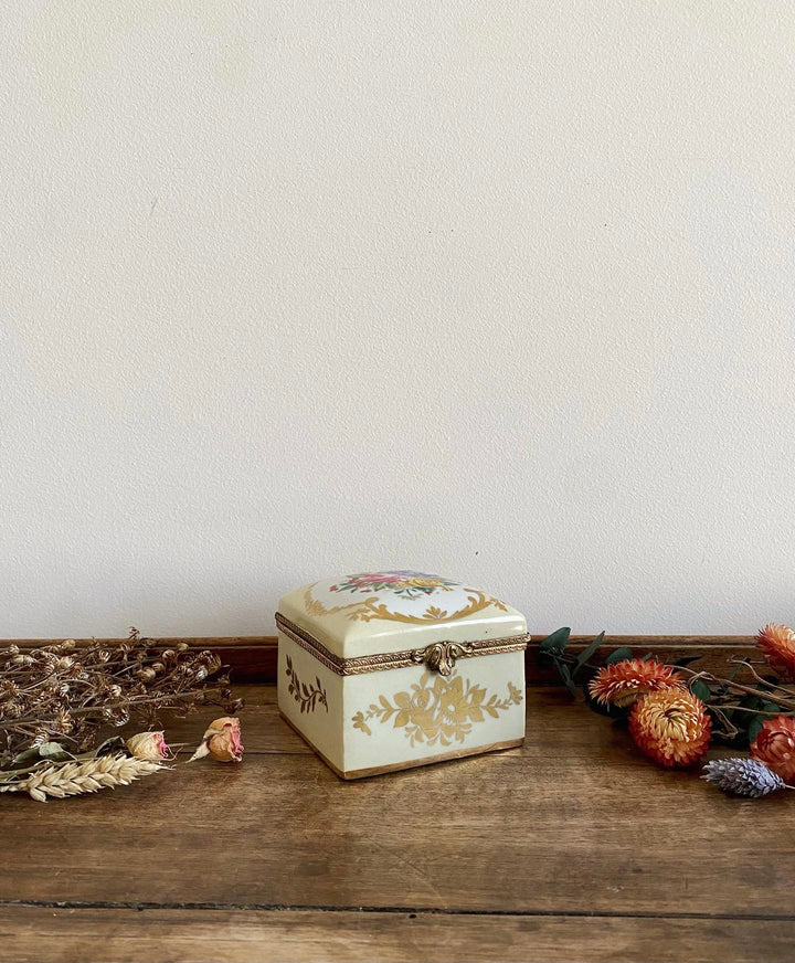 Boite à bijoux en porcelaine