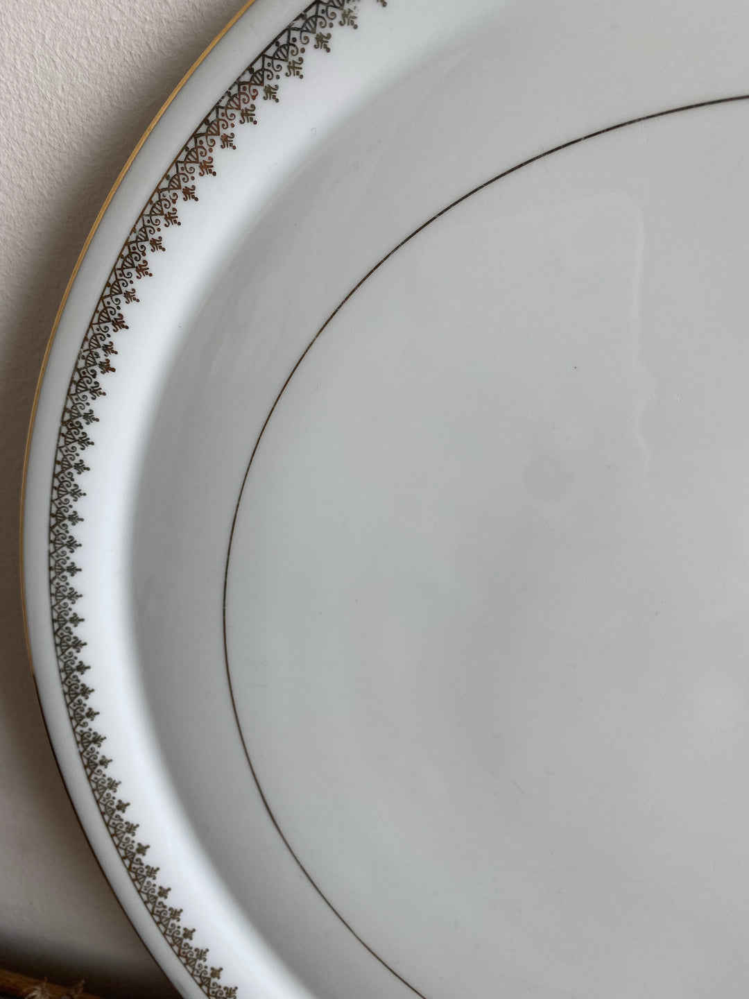 Plat de service blanc et or porcelaine de Limoges