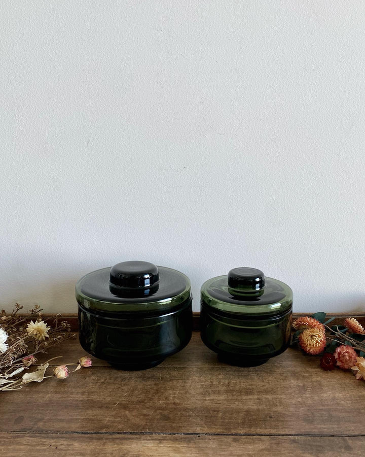 Pots verts fumés à couvercle