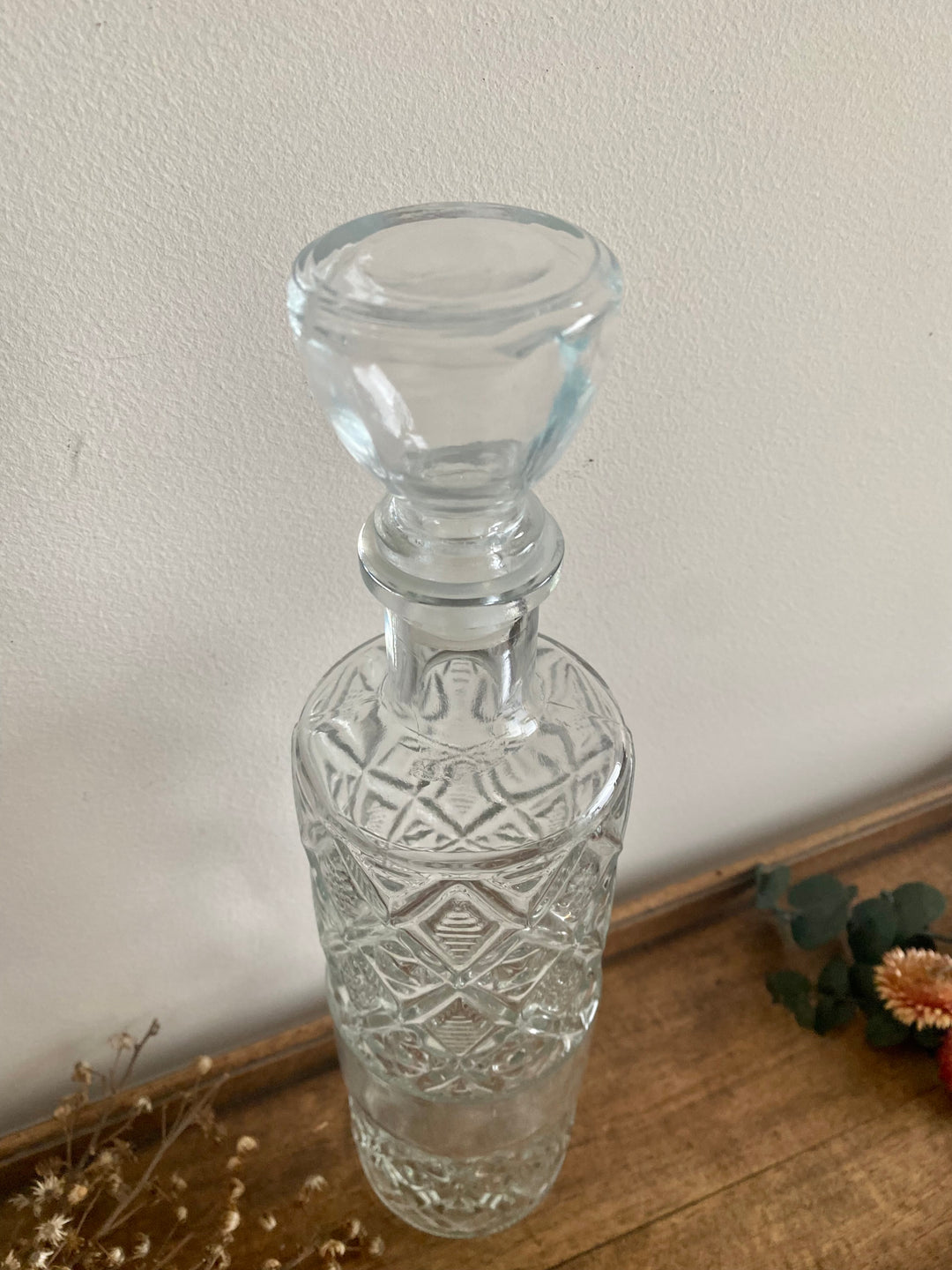 Bouteilles à liqueur vintage en verre travaillé