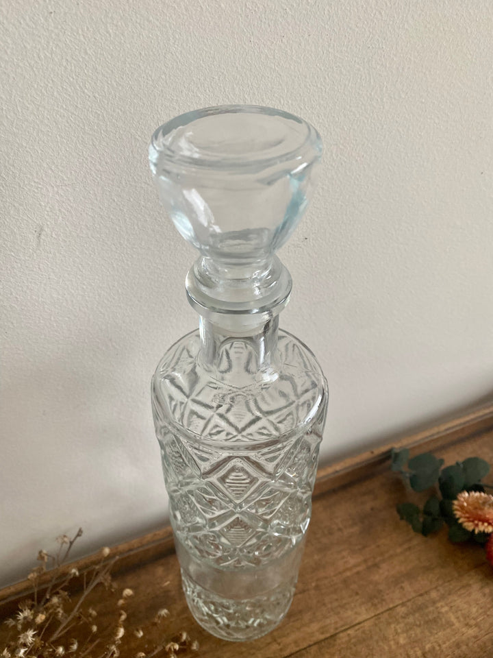 Bouteilles à liqueur vintage en verre travaillé
