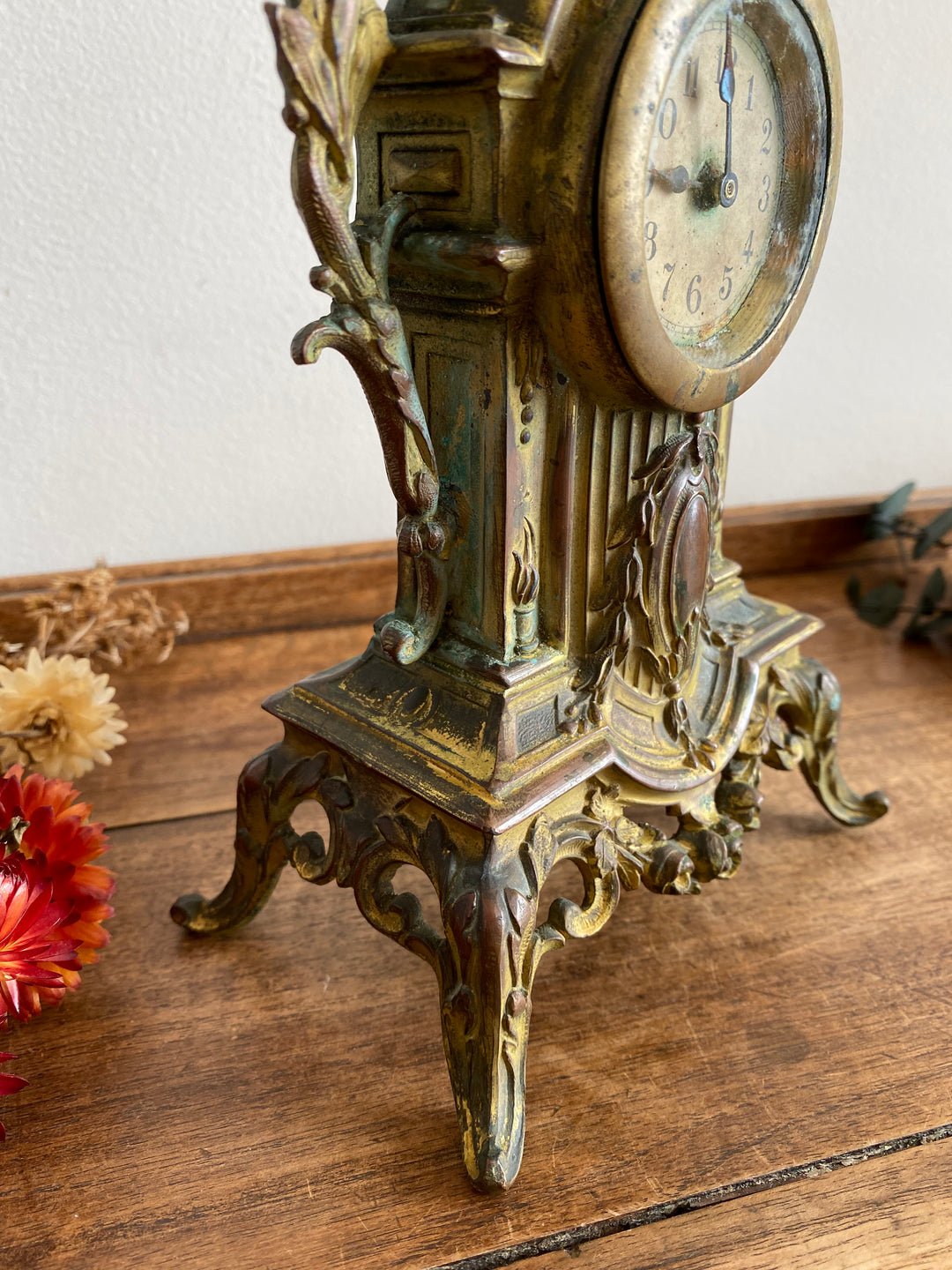 Horloge en régule et laiton XIX ème