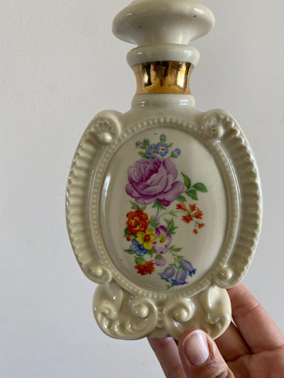 Flacons de salle de bain en porcelaine décoration florale moulures
