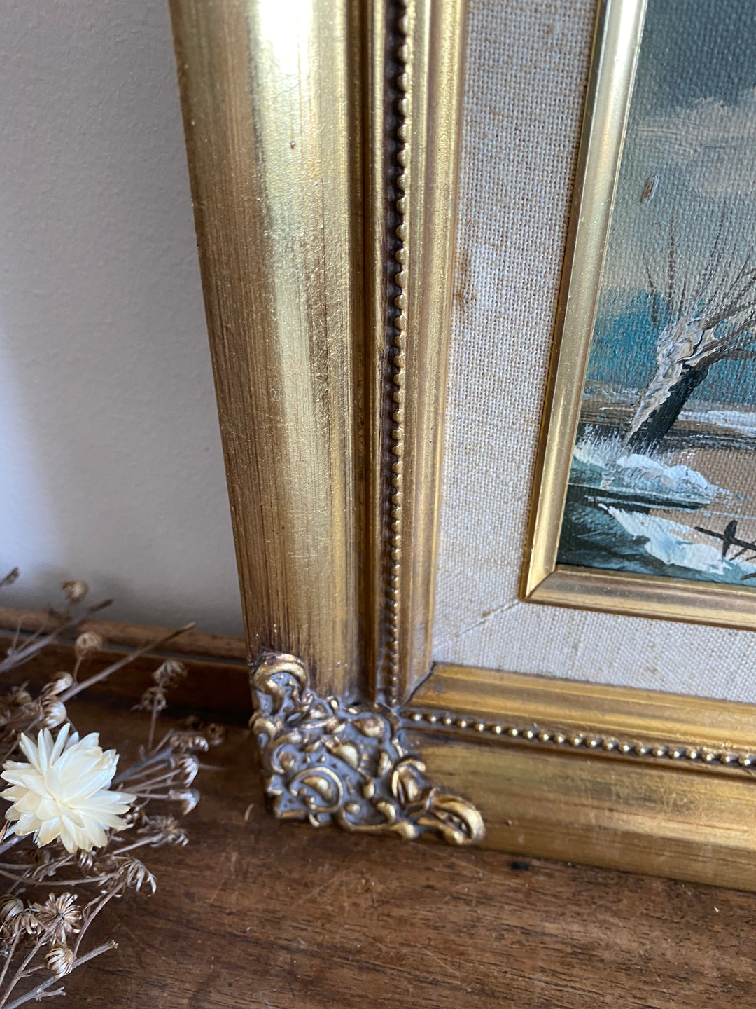 Peinture au cadre doré