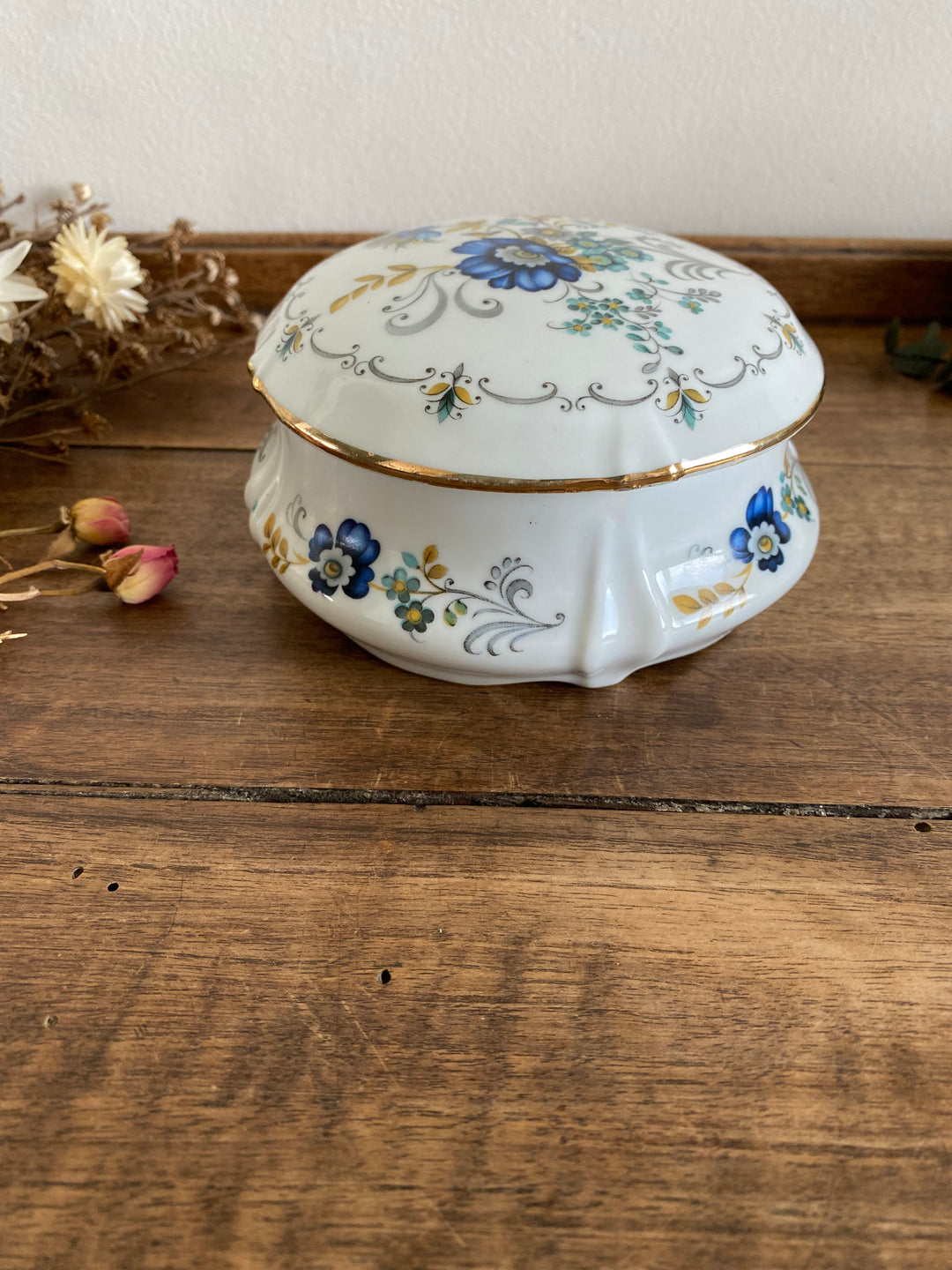 Bonbonnière motifs fleurs bleues Limoges France