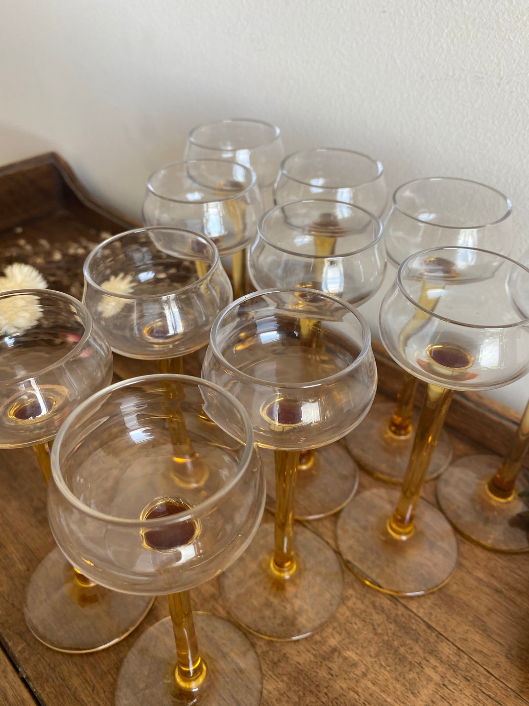 Verres à liqueur sur pieds hauts ocre