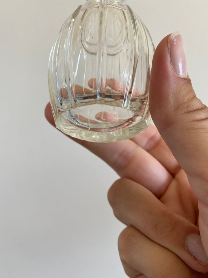 Duo de flacons en verre travaillé
