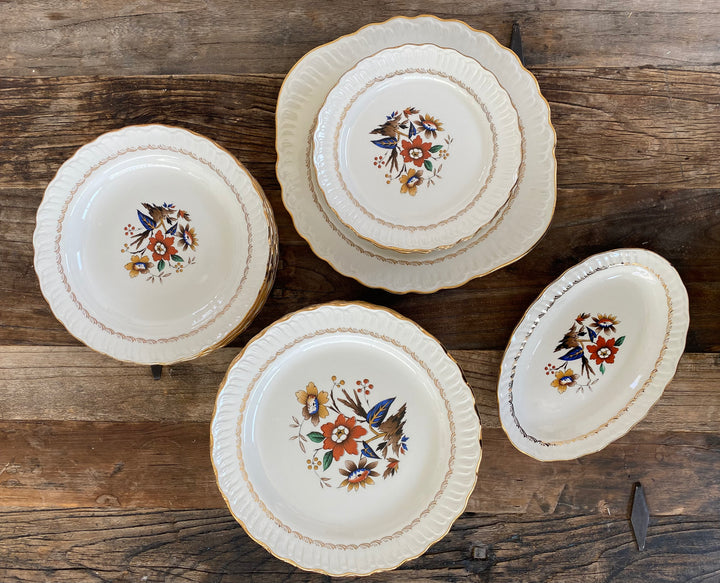 Service complet en porcelaine motifs fleurs 979